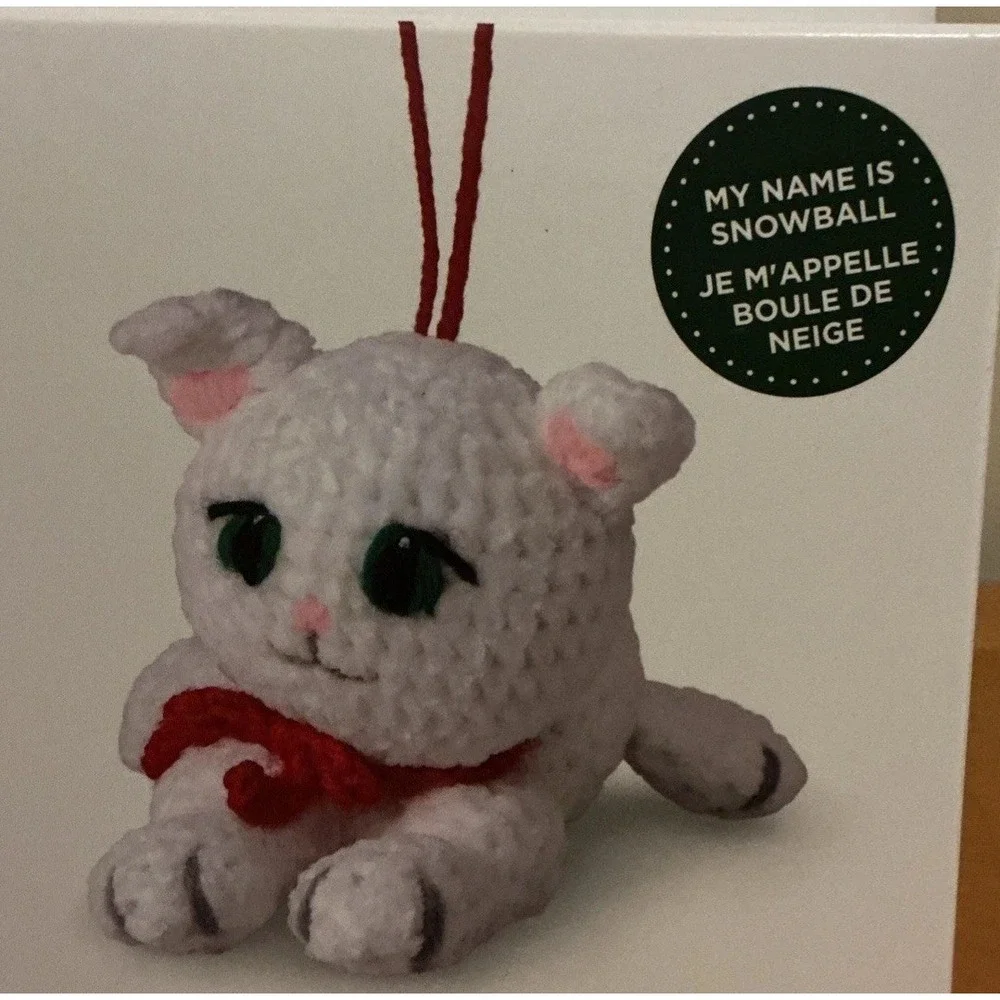 Loops & Threads Christmas Crochet Kit, Snowball The Kitty,‎ NIB